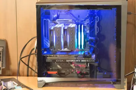 Case with Air Glass on.jpg